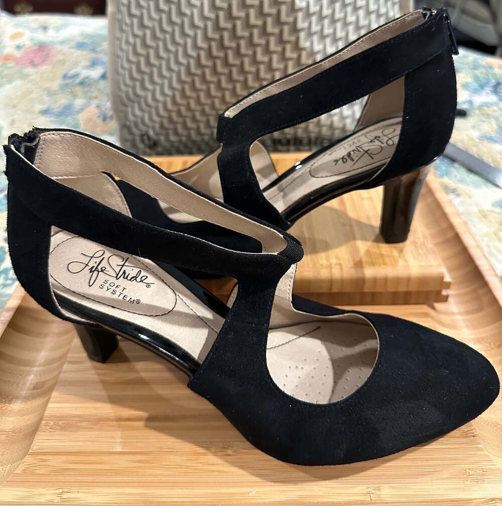 LifeStride Giovanna 2 Black Suede Pumps